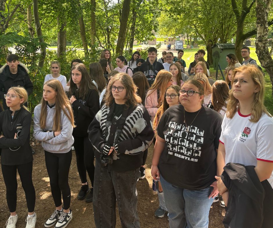TuxfordAcademy's tweet photo. On Friday, the new year 9 photography students spent their first photography lesson at Trentham Monkey Forest, home to 140 free-roaming barbary macaques.🐒They went on to visit Trentham Gardens, 725 acres of award-winning gardens and ancient woodland. 🌳🌲🌷 #photographystudents https://t.co/o8qk8xpfRv