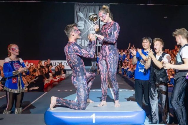 Gymnast Wouter vraagt vriendin Emma ten huwelijk terwijl ze samen op winnaarspodium staan: “Was zenuwachtiger voor dit dan voor de wedstrijd” dlvr.it/TLFbtl