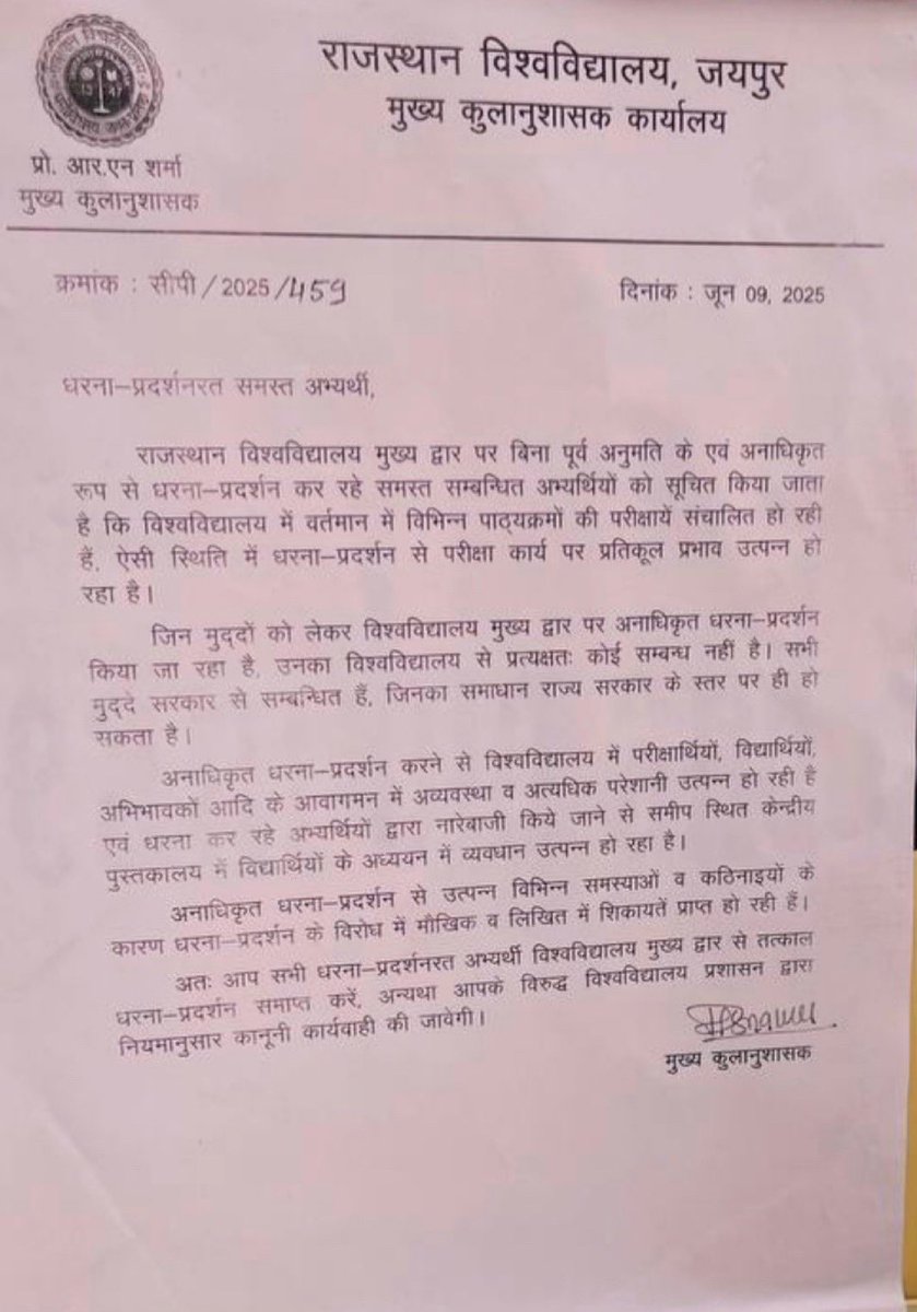 NamitaSharmaSV's tweet photo. BREAKING :-

सरकार का दोहरा चेहरा उजागर!

👉 इतने डीसेंट स्टूडेंट्स, शांतिपूर्ण धरना दे रहे थे —
👉 फिर भी उन्हें जबरन उठाया जा रहा है!

क्या लोकतंत्र में अब शांतिपूर्ण विरोध भी गुनाह है?
क्या युवाओं की आवाज़ ऐसे दबाई जाएगी?

@BhajanlalBjp @hanumanbeniwal @DrKirodilalBJP @BagadeHaribhau @PMOIndia @AmitShah 

#RASMAINSPOSTPONE 
#RASStudentsProtest #RightToProtest #SystemKiNeend #YouthVoice #BreakingNews