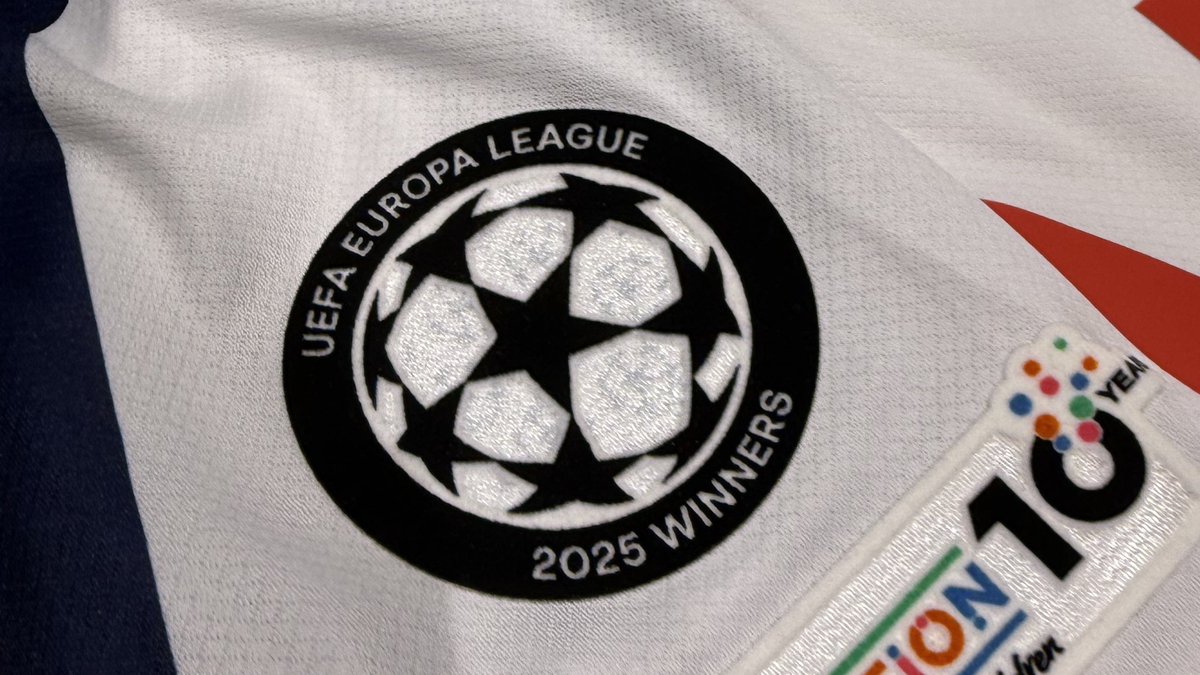 【25/26 ホームユニ】
来季のホームシャツはNIKEロゴとクレストが中央に！スパーズショップにて2025 EL王者の証であるパッチをつけることもできます🤍

⚽️⚽️⚽️
6/15 豊洲にてスパサポ限定フットサルを開催。
ユニを着て楽しみましょう❕
↓参加登録はこちら↓
docs.google.com/forms/d/e/1FAI…
⚽️⚽️⚽️

#COYS