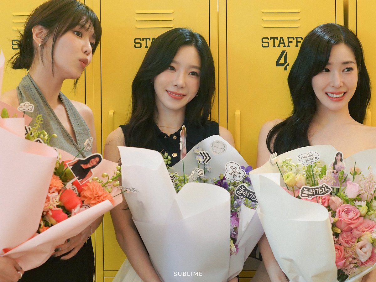 ayohelloitsMini's tweet photo. it's 2025— 18 years into their career and still breaking the internet for being under 5 different agencies but in the end it's the girls' generation's house they're living https://t.co/OQkX5AZt0q