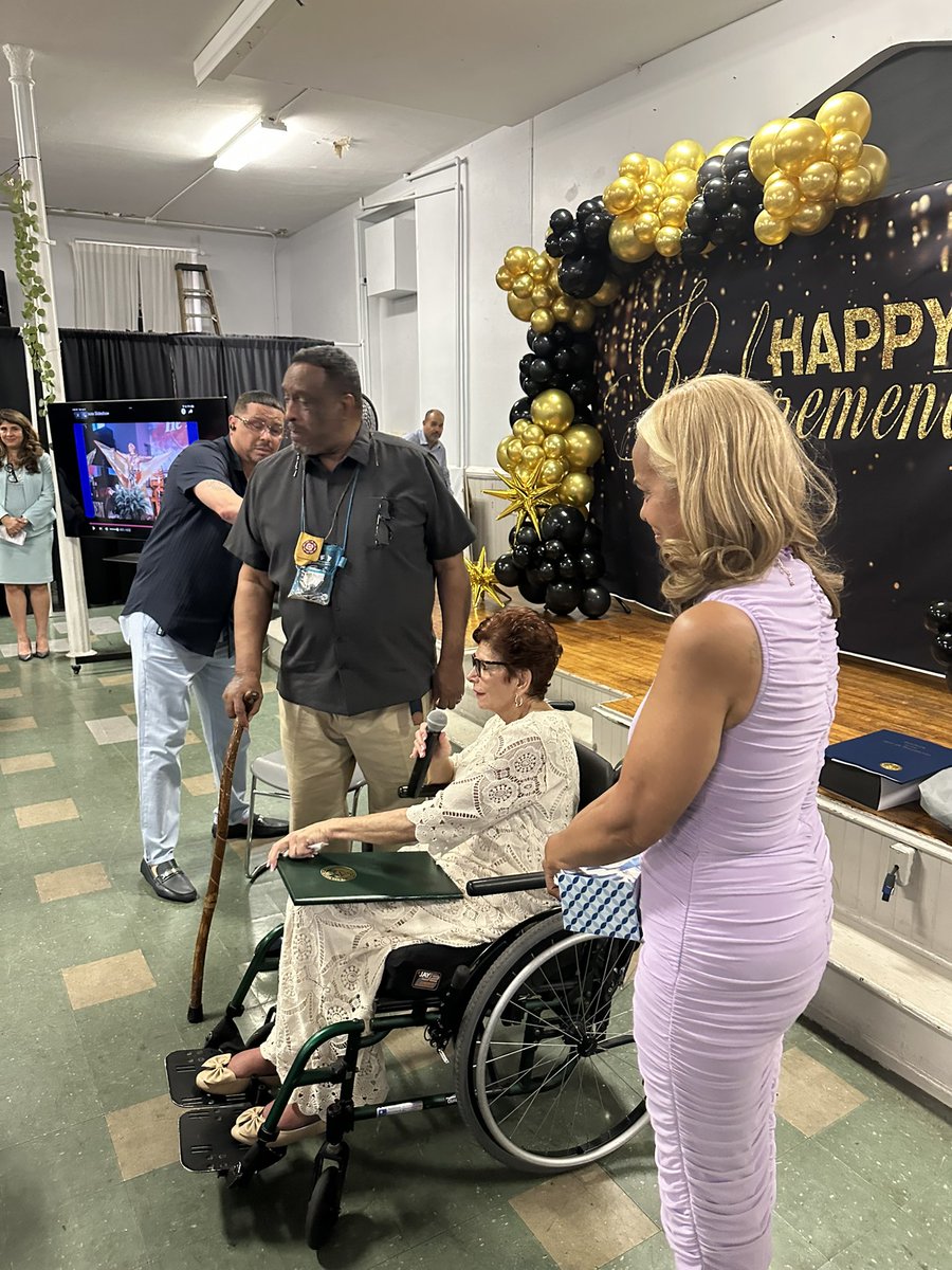 PPD26Dist's tweet image. It was our privilege to honor Ms. Carmen Sousa and Mr. William Summers for their lifetime of dedication to the people of this city. Enjoy your retirement. You will be missed very much. @PPD26Dist @SenTartaglione @PhillyPolice