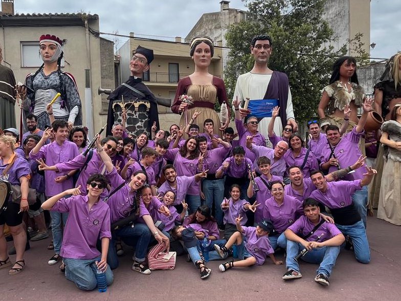 GegantsIluro's tweet photo. 𝐂𝐢𝐮𝐭𝐚𝐭 𝐆𝐞𝐠𝐚𝐧𝐭𝐞𝐫𝐚
Aquest cap de setmana, hem visitat la Vila de Caldes de Malavella per celebrar la XXXVI Ciutat Gegantera de Catalunya!🎉

Felicitats i a gaudir-ho companys🙌🏼

Ens veiem el dia 12 de Juliol on celebrarem l'arribada dels renovats Iluro i Alarona!📜🧵 https://t.co/NzaUDZ89DH