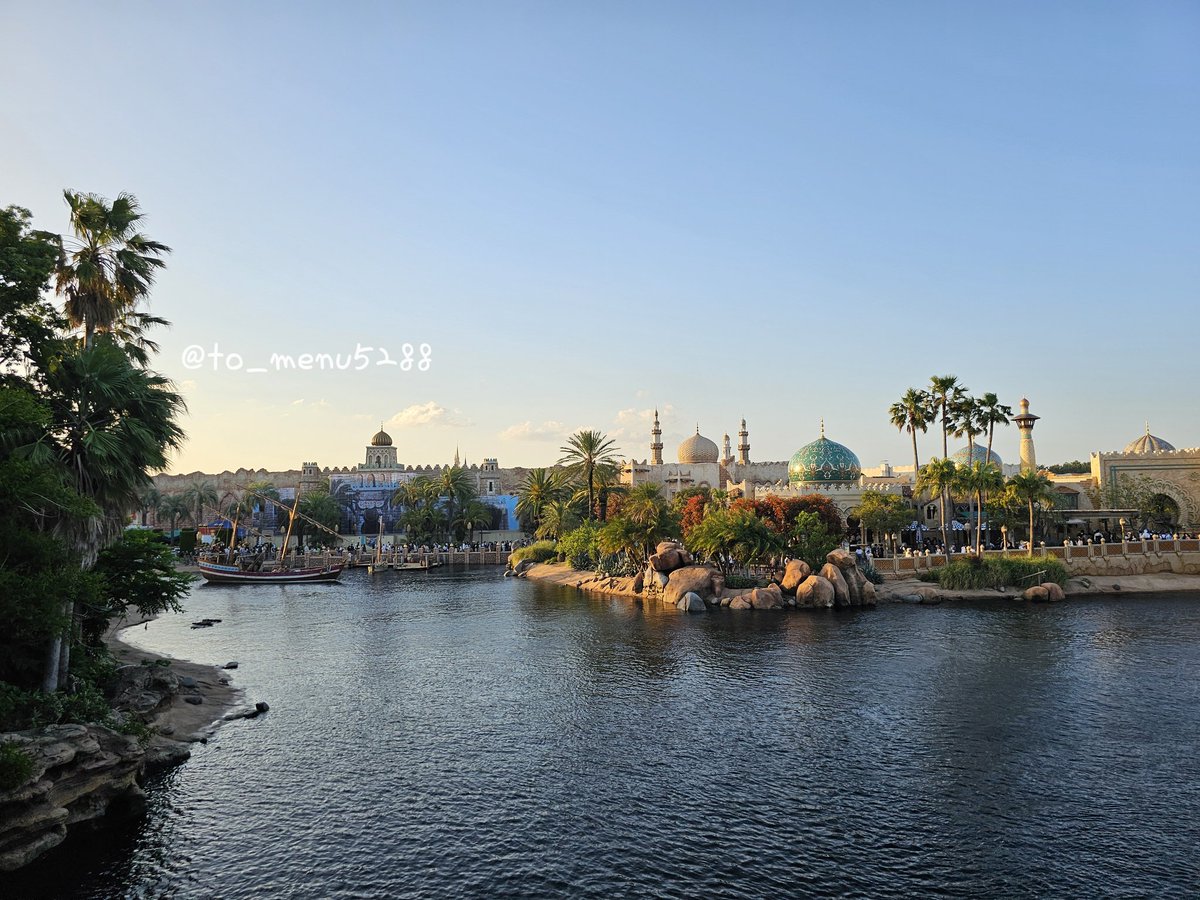 도쿄 디즈니랜드🏰
입장권부터 프리패스까지
우리 호구들 돈으로 즐기기ㅋㅋ

넌 하등한 일개미처럼 일해서 우월한 주인님한테 바치면 성공한 인생이란다💙