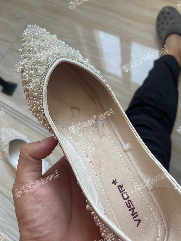 【小奕原创】怒射珍珠白平底骚鞋嘻嘻 #打胶 #骚鞋 #扫楼