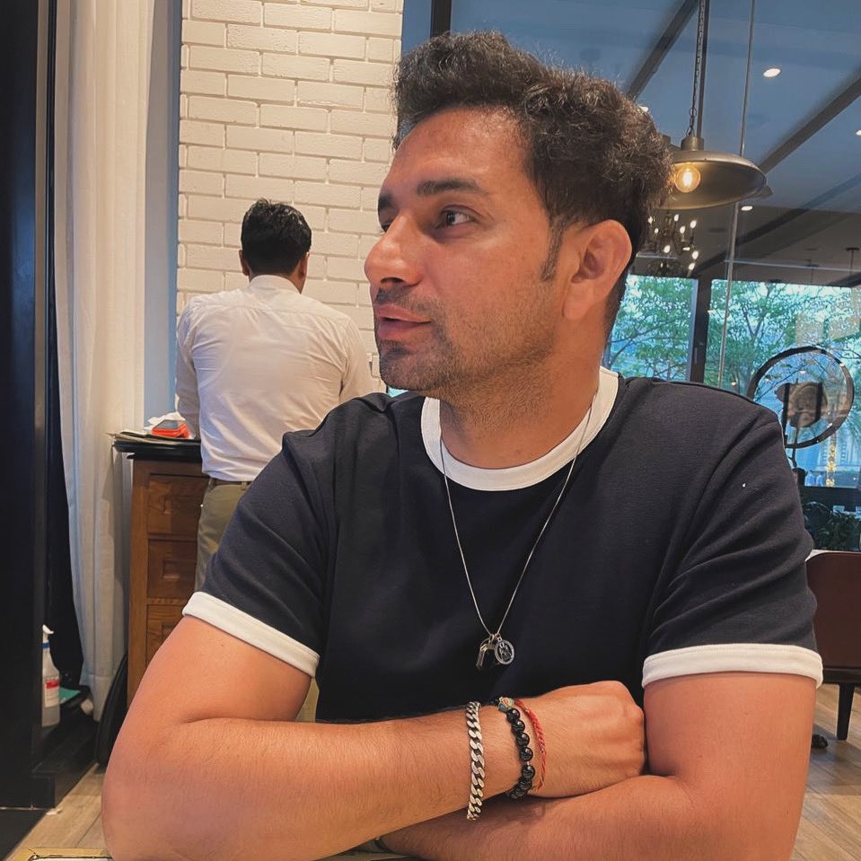 AadityaNohwar's tweet photo. Nobody Is your friend when it comes to power and Money.
.
#nofriends #nofamily #norelashionship #noboddy #onlyownone #actorlifestyle #actorlife🎬🎥 #actor #aadityanohwar #producer #production #aadityamediaentertainment #amentertainment #mumbai https://t.co/N0PVlV13fz