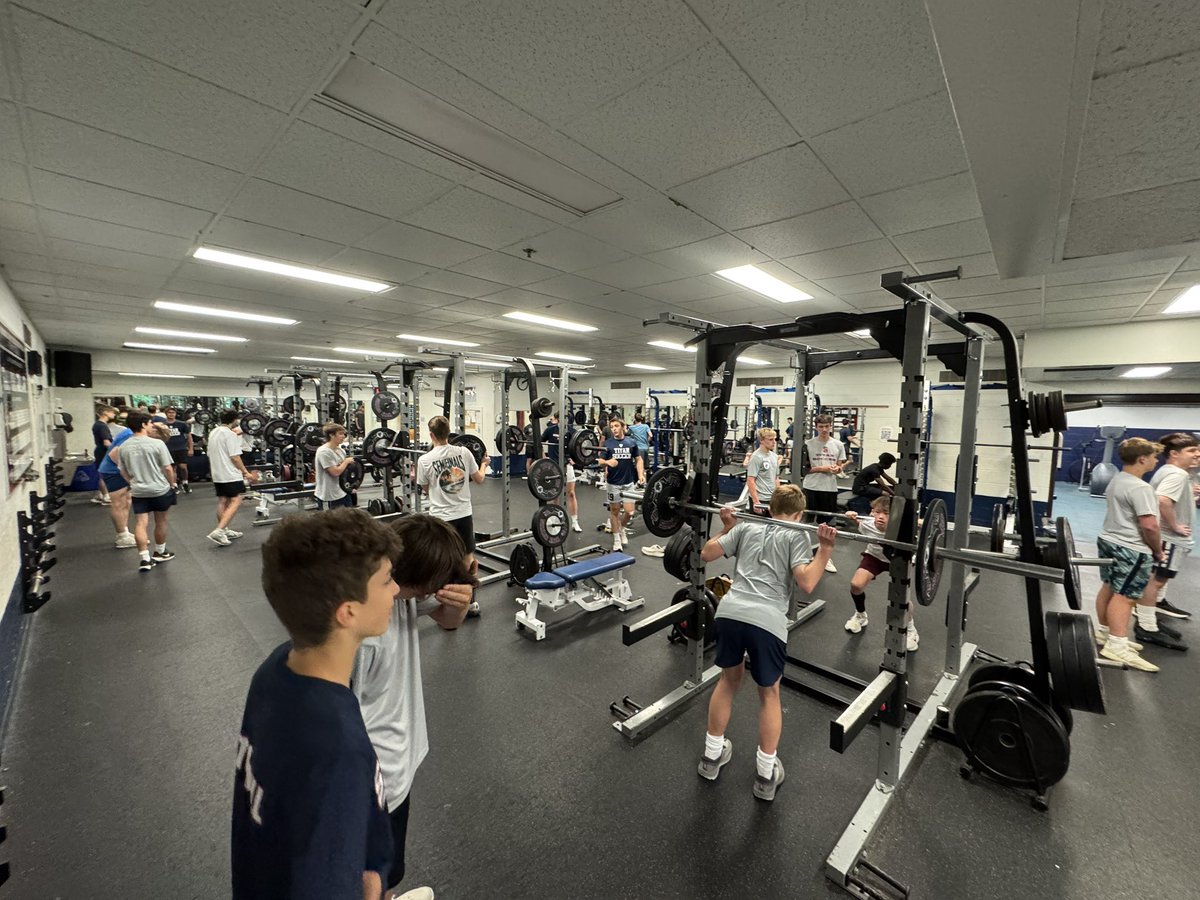 SASDBoysSoccer's tweet photo. Packing the weight room this morning! #Gainz #TitanPride https://t.co/OigZRSct8n
