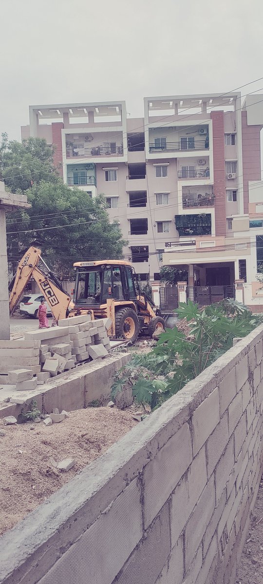Cnnuu's tweet photo. @CommissionrGHMC @ZC_SLP @pschandnr_cyb @GandhiArekapudi @KTRBRS @revanth_anumula @eenadunet Ghmc showing arm power and harassing our apartment for illegal extension of Nala ...this is the respect for being tax payer regularly...Sai Keerthana residency serilingampally https://t.co/9wZ7bYkfGO