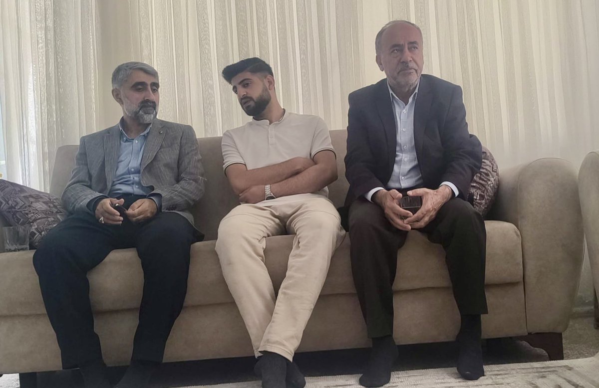 İl Başkan Vekilimiz Mustafa Şenol ve Kayapınar İlçe Başkanımız Ali Bilmez, bayram ziyaretlerini sürdürüyor…

Bu kapsamda Şehid Aytaç Baran’ın ve öğrencisi Şehid Yasin Börü’nün ailesine ziyaret gerçekleşen heyetimiz, geçtiğimiz yıl elim bir hastalıktan dolayı vefat eden Servet