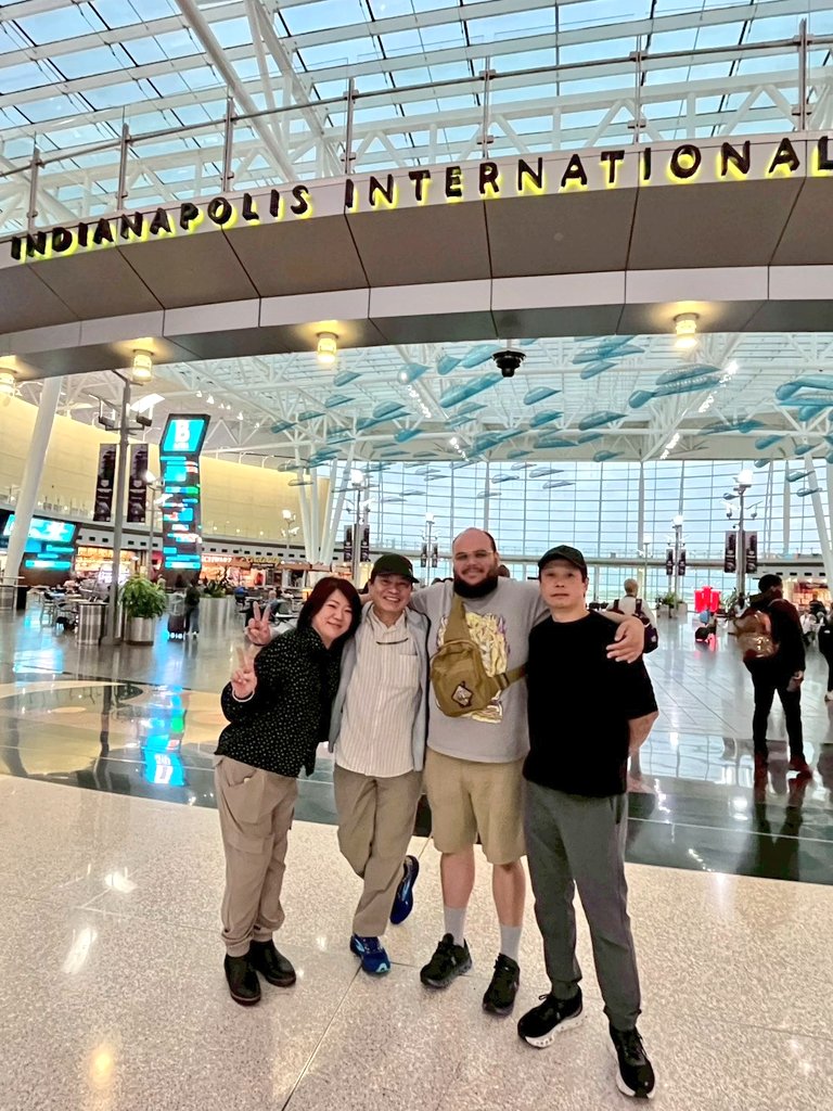 ★とっても楽しい『weebcon』でした。

帰国日の朝は☔
別れを惜しんでくれている様です。
スタッフの皆さん、遊びに来てくれたアメリカンオタクの皆さん、ありがとうございました。

ボチボチ帰ります。
またお逢いしましょう🙋

お世話になった方々と。

#weebcon2025