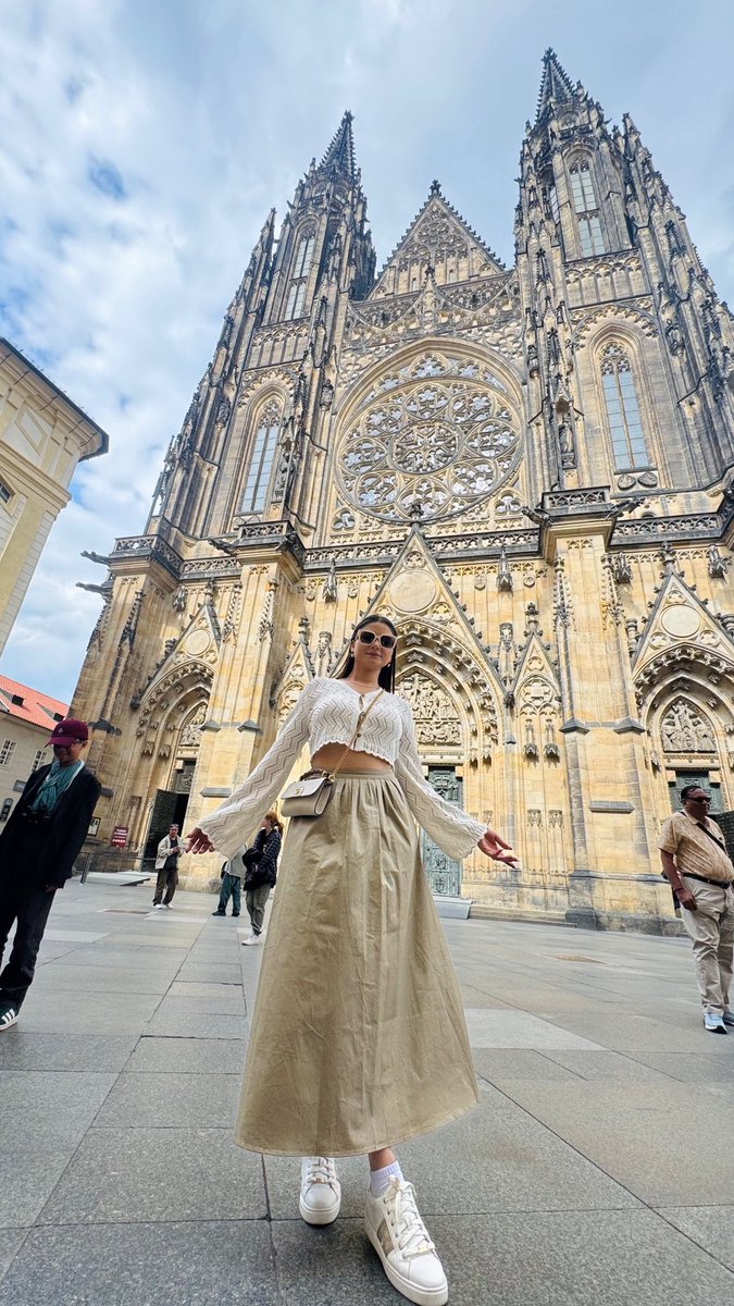 sezaltheactor's tweet photo. Prague 🫶 https://t.co/LcN4zW5pw4