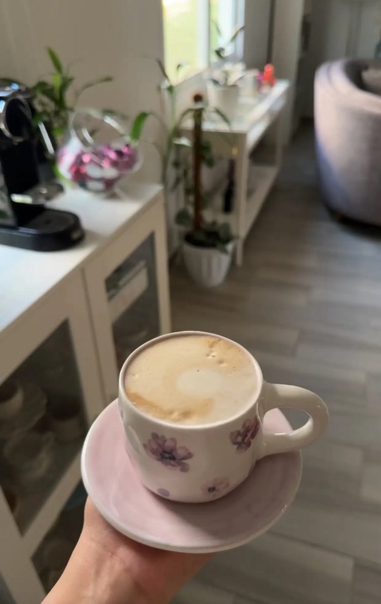 يمضي بِنا الله حيث لا نعلم، ويمنع عنّا ما تمنّيناه، ثم يرينا بعد حينٍ لُطف اختياره، فإذا بالحكمة تظهر من قلب الغيب، وكأنَّ كل ما خِفناه لم يكن إلا رحمةً مِنه.
#صباح_الخير 
#البحرين