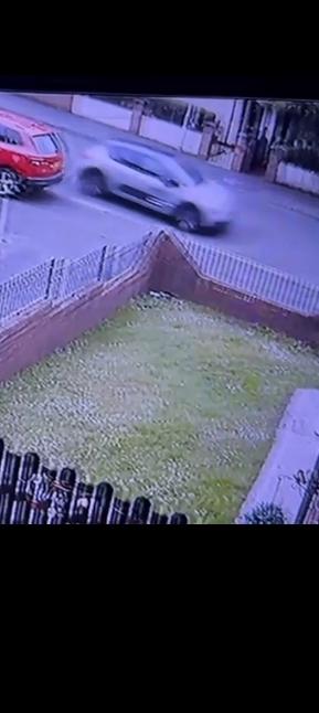 Would the driver of the Peugeot 208 with side impact damage missing wingmirror  car details video call back to street were u hit car   mistakes happen