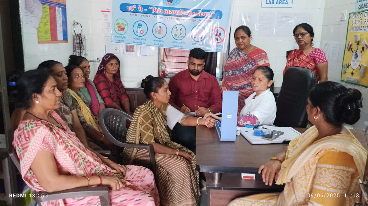 Dsbcc_jamnagar's tweet image. વિશ્વ હાઇપરટેન્શન દિવસ ઉજવણી ભાગરૂપે લાલપુર તાલુકાના આયુષ્યમાન આરોગ્ય મંદિર મોટી વેરાવળ ખાતે આરોગ્ય કેમ્પ યોજાયો હાઇપરટેન્શન વિષે માર્ગદર્શન આપી ડાયાબીટીસ અને હાઇપરટેન્શન વિષે પ્રાથમિક આરોગ્ય તપાસ કરી જરૂરી માર્ગદર્શન આપવામાં આવ્યું.#HypertensionDay
#hypertension #diabetes