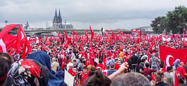 El_Haginho's tweet photo. Niemand liebt sein Heimatland mehr, als diejenigen, die sich weigern dort zu leben https://t.co/P8fz9h9sr8