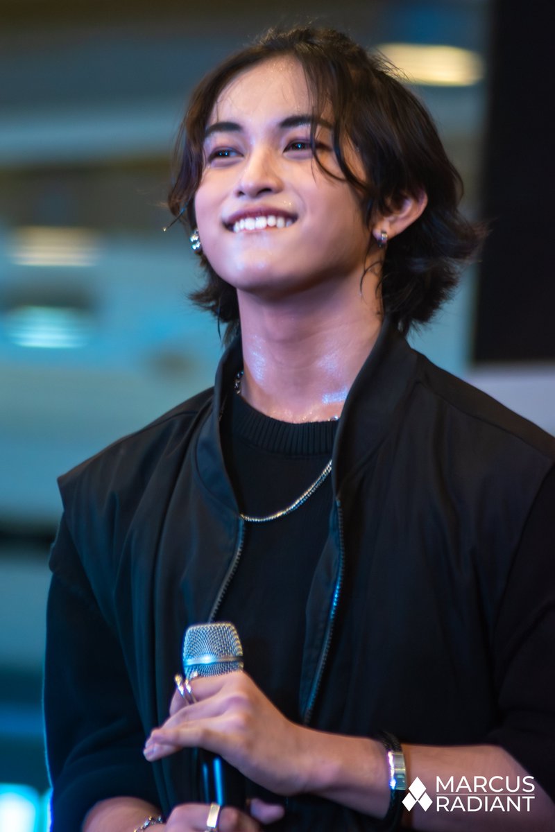 📸 20250608 PPOP Fest Year 2 | SM NORTH EDSA

You are always radiant. 💜💙

#HORI7ON_PPOPFestYear2
#PPOPFestAtSMNorthEdsa
#PPOPFEST2 #PPOPFest
#MARCUS #마커스 
#HORI7ON #호라이즌