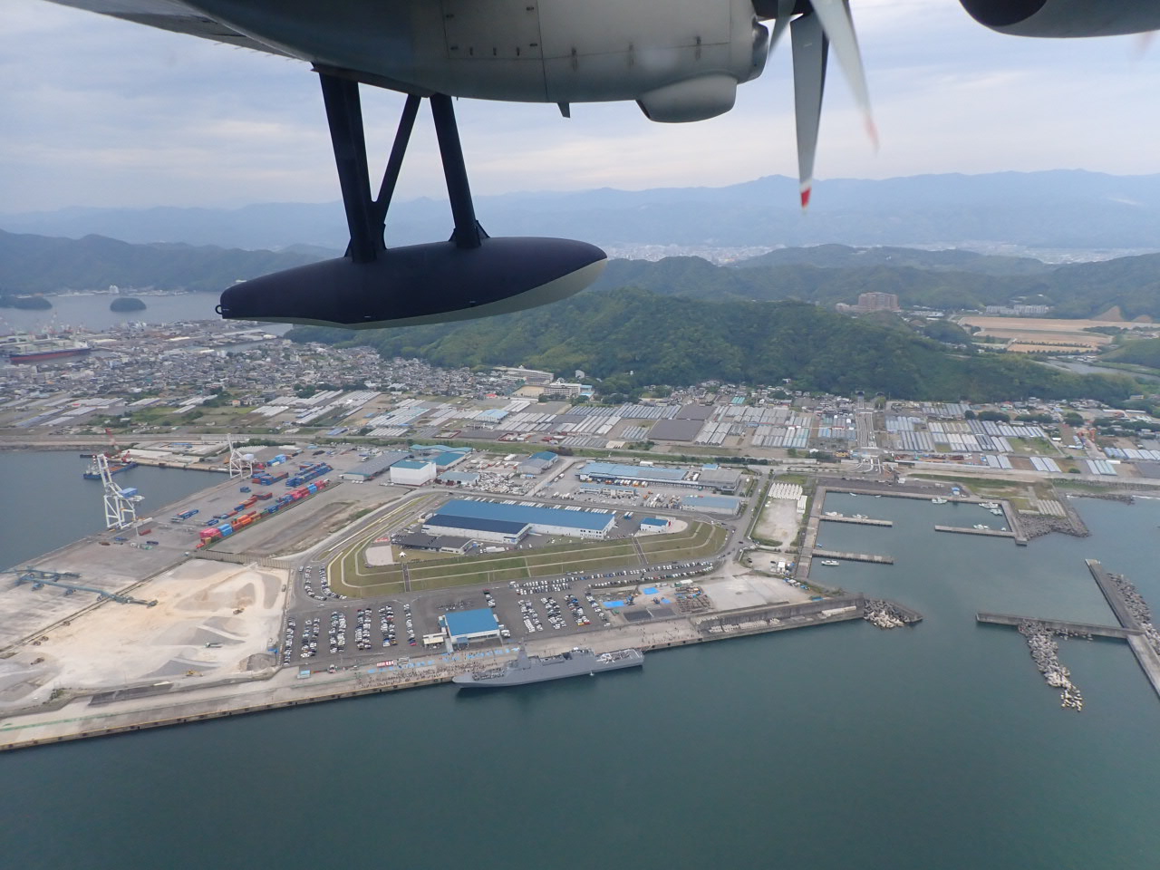護衛艦によど就役記念文鎮 960px-