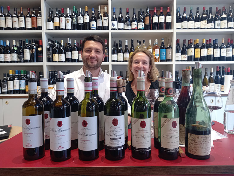 #simposi
CENTO ANNI DI VILLA DI CAPEZZANA. VERTICALE STORICA: 2021-1925
Lo scorso 19 maggio, presso L’Enoluogo milanese di Civiltà del Bere, si è tenuto un incontro dedicato ai Cento anni di Villa di Capezzana. L’omonima cantina, proprietà della famiglia..
lavinium.it/cento-anni-di-…