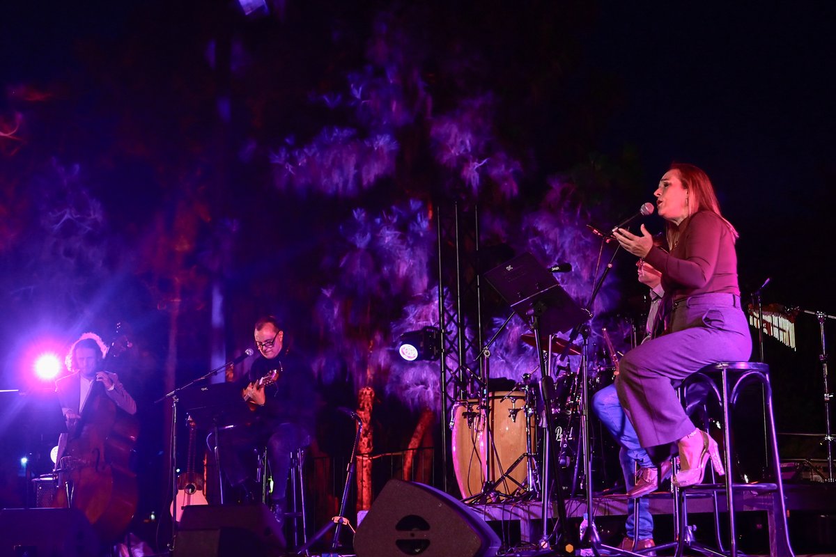 LpaCultura's tweet photo. El Quinteto, «Un viaje musical inolvidable» en #Musicando
Junto ellos recorrimos rutas melódicas de distintas culturas
Desde la música afroperuana hasta la chanson francesa, pasando por tangos, boleros, merengues venezolanos y fados
Sin duda un viaje sin fronteras https://t.co/9xwU24oF3E