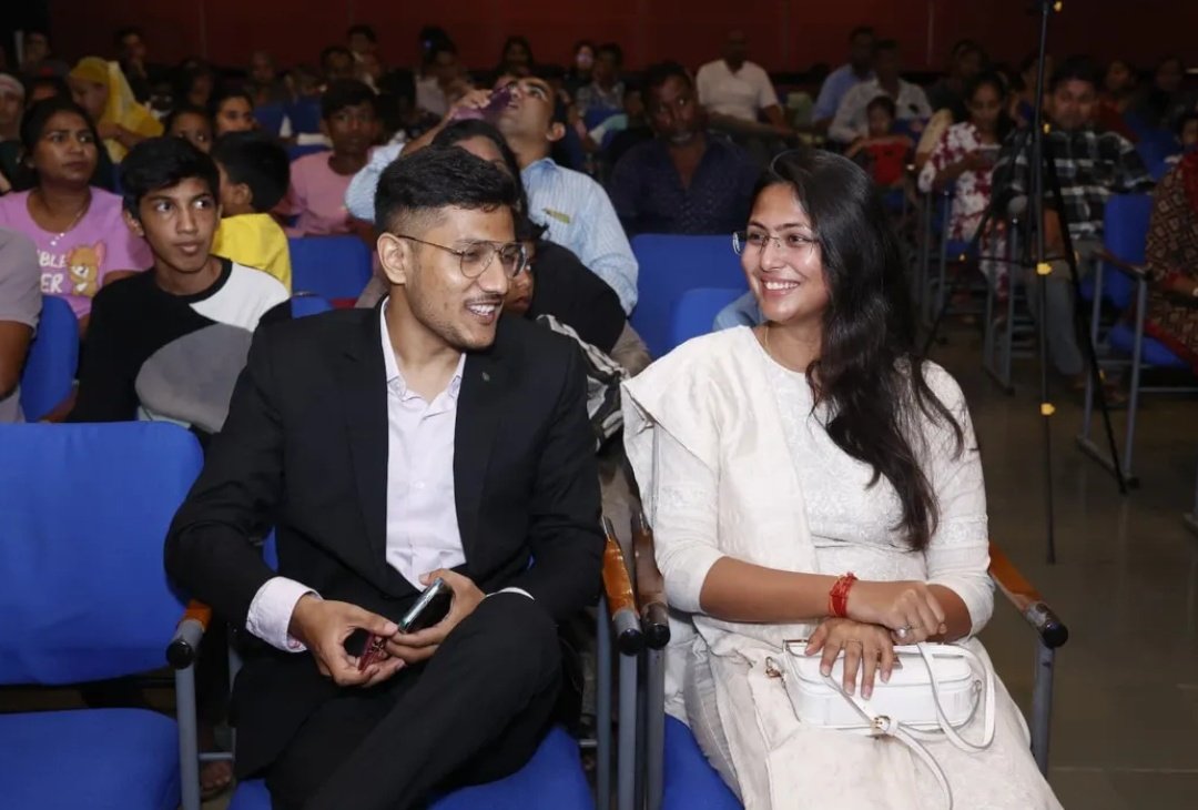 harshitagoyal02's tweet photo. Here are a few glimpses from the wonderful event "शिक्षण का संकल्प".

Our so-called "problems" are not even problems in the real sense, if we step out in the real world. May God bless all these young warriors, who are fighting the hardest battle, a battle for their existence. https://t.co/CPupPgZJpa