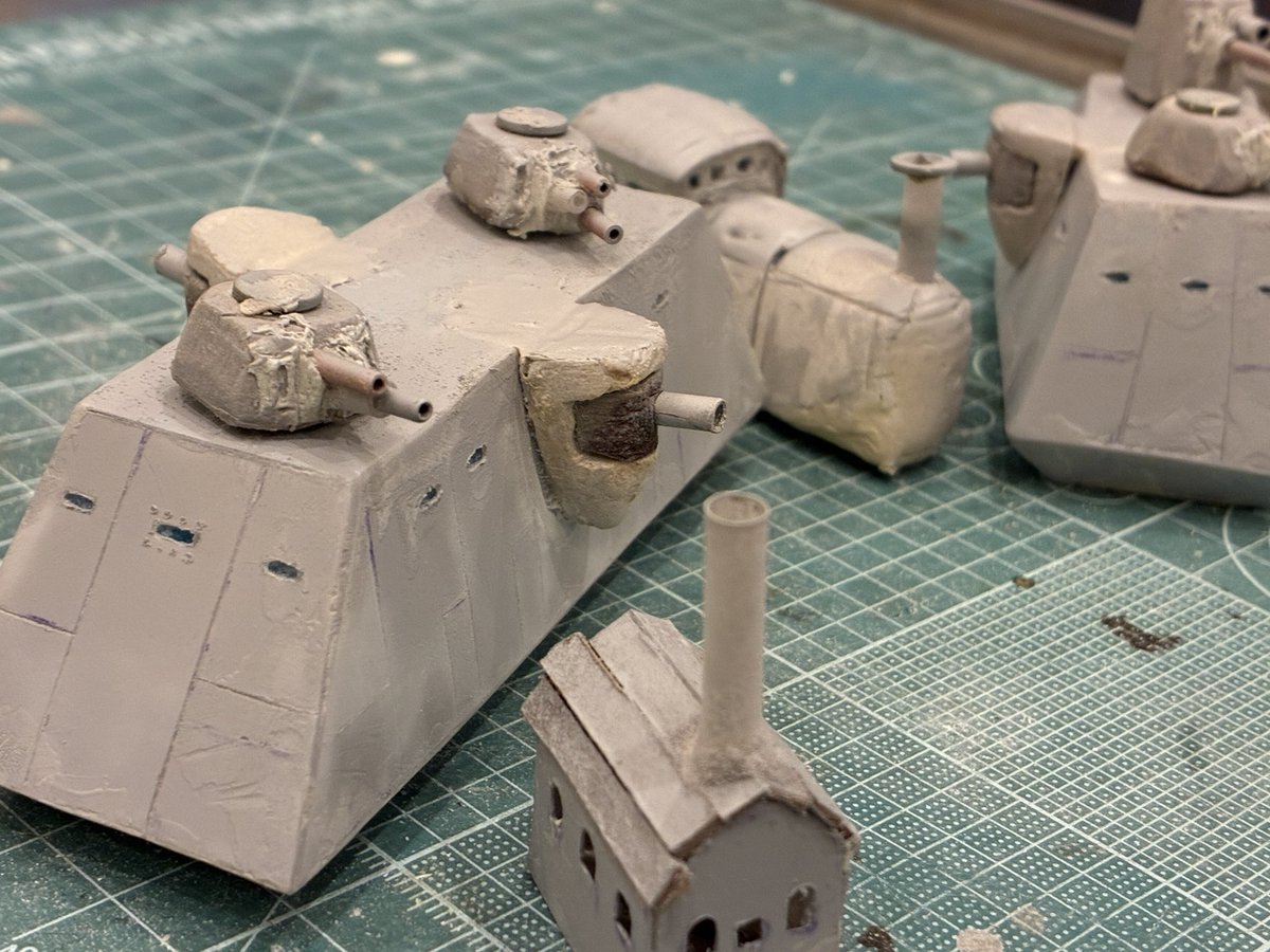 puchipredator's tweet image. #天空の城ラピュタ #装甲機関車
ラピュタ
スラッグ渓谷編を作ってます。
装甲機関車 ベースが大体できて
砲台を作ってます。
トロッコ列車 煙突はストローが
なんか悪く
作り直しました。