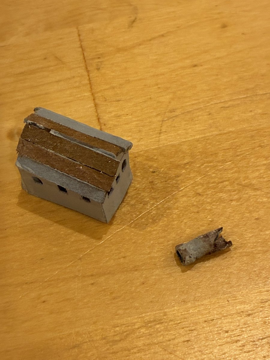 puchipredator's tweet image. #天空の城ラピュタ #装甲機関車
ラピュタ
スラッグ渓谷編を作ってます。
装甲機関車 ベースが大体できて
砲台を作ってます。
トロッコ列車 煙突はストローが
なんか悪く
作り直しました。