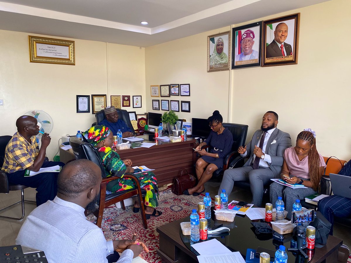 Mr_idonShow's tweet photo. FCTA teams up with CSOs to combat drug abuse and vaping in Abuja schools, rolling out new policies and support systems to safeguard students.
#ProtectOurYouth
#DrugFreeSchools
#SayNoToVaping
cc: @Ant_worldwide
@GatefieldImpact
@Gatefieldco
@SOS_KENAS https://t.co/YhYvsTJJ62