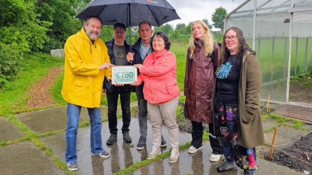 Stadstuinders Schiedam krijgen steun na diefstal: GroenLinks doneert 750 euro -  rodi.nl/schiedam/l/449…