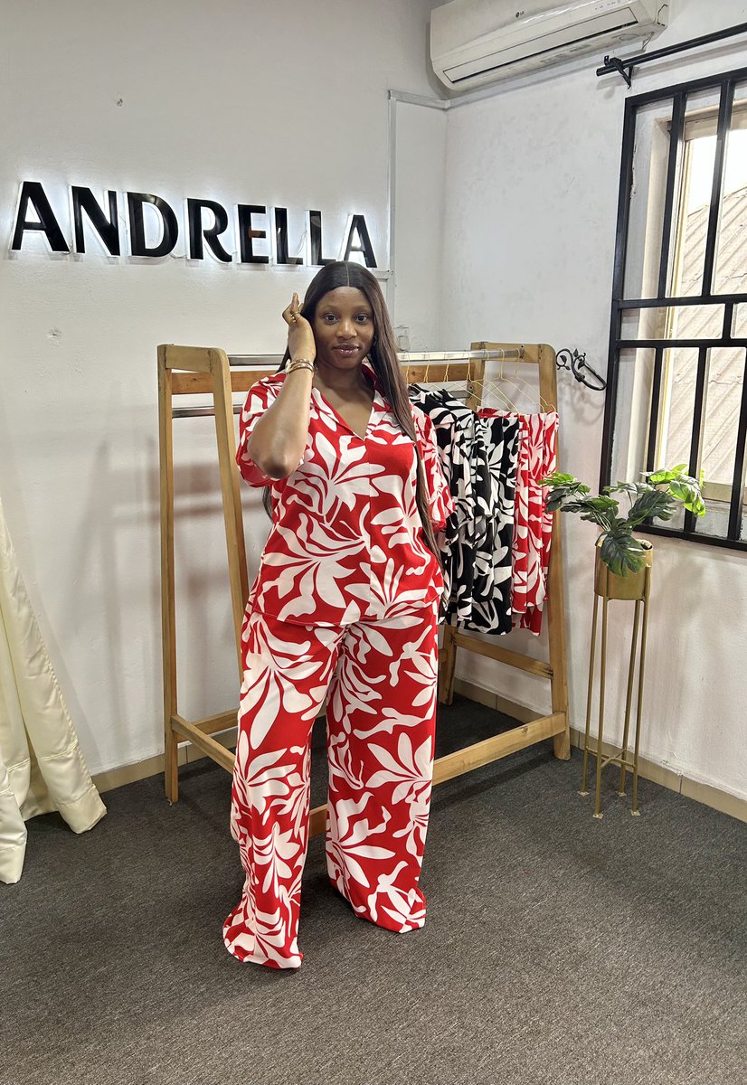 ShopAndrella's tweet image. Hello Twitter😃 it’s a new week to #shopAndrella for these outfits in all sizes 😍
.
Halter plisse dress 35,900
Blossom set 28,900
Swirl dress 28,900
Black lace dress 22,900
.
.
Please retweet
#ANDRELLA
@_DammyB_