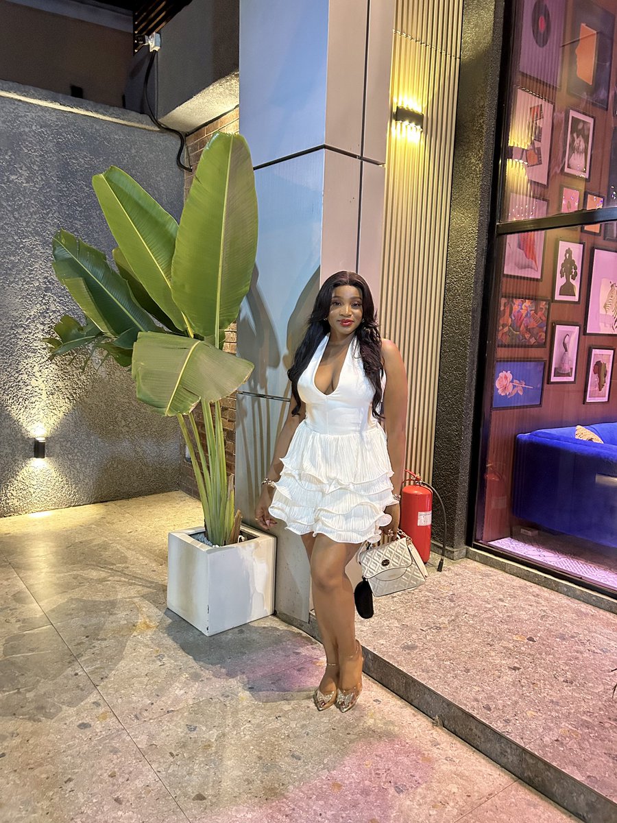 ShopAndrella's tweet image. Hello Twitter😃 it’s a new week to #shopAndrella for these outfits in all sizes 😍
.
Halter plisse dress 35,900
Blossom set 28,900
Swirl dress 28,900
Black lace dress 22,900
.
.
Please retweet
#ANDRELLA
@_DammyB_