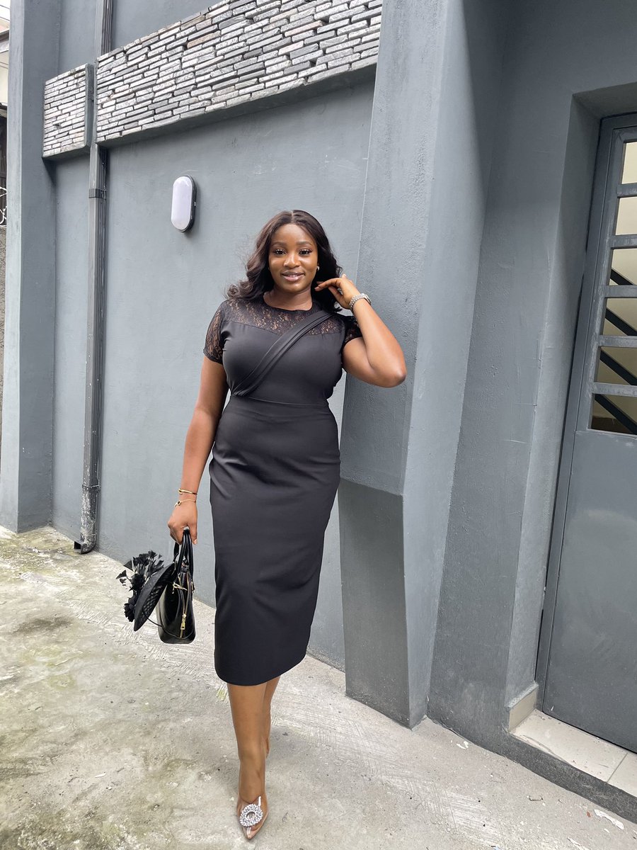 ShopAndrella's tweet image. Hello Twitter😃 it’s a new week to #shopAndrella for these outfits in all sizes 😍
.
Halter plisse dress 35,900
Blossom set 28,900
Swirl dress 28,900
Black lace dress 22,900
.
.
Please retweet
#ANDRELLA
@_DammyB_