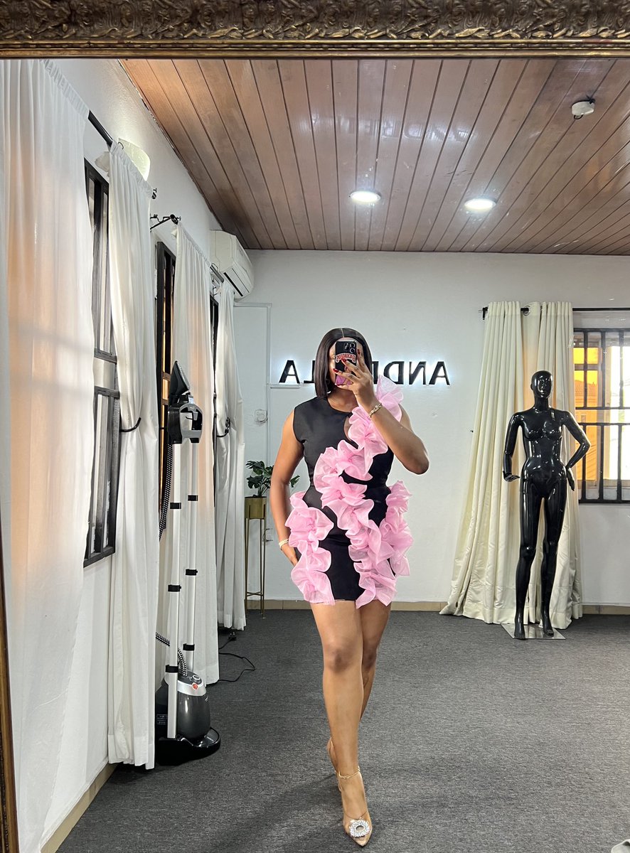 ShopAndrella's tweet image. Hello Twitter😃 it’s a new week to #shopAndrella for these outfits in all sizes 😍
.
Halter plisse dress 35,900
Blossom set 28,900
Swirl dress 28,900
Black lace dress 22,900
.
.
Please retweet
#ANDRELLA
@_DammyB_