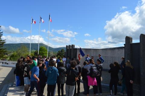 Du 19 au 23 mai les élèves de 3eme du collège Paul Valéry étaient dans le Vercors "sur les traces des maquisards". Un séjour pour ne pas oublier la "grande histoire", et pour achever l'histoire des élèves du collège Paul Valéry en cette fin de troisième.
