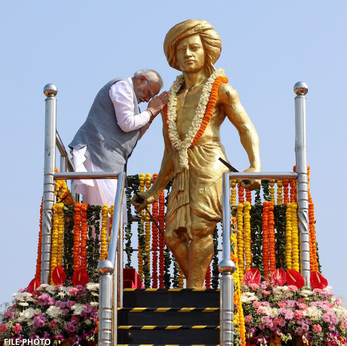 Narendra Modi (@narendramodi) on Twitter photo рд╕реНрд╡рддрдВрддреНрд░рддрд╛ рд╕рдВрдЧреНрд░рд╛рдо рдХреЗ рдорд╣рд╛рдирд╛рдпрдХ рднрдЧрд╡рд╛рди рдмрд┐рд░рд╕рд╛ рдореБрдВрдбрд╛ рдЬреА рдХреЛ рдЙрдирдХреЗ рдмрд▓рд┐рджрд╛рди рджрд┐рд╡рд╕ рдкрд░ рдЖрджрд░рдкреВрд░реНрдг рд╢реНрд░рджреНрдзрд╛рдВрдЬрд▓рд┐ред рдЖрджрд┐рд╡рд╛рд╕реА рднрд╛рдИ-рдмрд╣рдиреЛрдВ рдХреЗ рдХрд▓реНрдпрд╛рдг рдФрд░ рдЙрдирдХреЗ рдЕрдзрд┐рдХрд╛рд░реЛрдВ рдХреА рд░рдХреНрд╖рд╛ рдХреЗ рд▓рд┐рдП рдЙрдиреНрд╣реЛрдВрдиреЗ рдЕрдкрдирд╛ рдЬреАрд╡рди рд╕рдорд░реНрдкрд┐рдд рдХрд░ рджрд┐рдпрд╛ред рдЙрдирдХрд╛ рддреНрдпрд╛рдЧ рдФрд░ рд╕рдорд░реНрдкрдг рджреЗрд╢рд╡рд╛рд╕рд┐рдпреЛрдВ рдХреЛ рд╕рджреИрд╡ рдкреНрд░реЗрд░рд┐рдд рдХрд░рддрд╛ рд░рд╣реЗрдЧрд╛ред рд╕реНрд╡рддрдВрддреНрд░рддрд╛ рд╕рдВрдЧреНрд░рд╛рдо рдХреЗ рдорд╣рд╛рдирд╛рдпрдХ рднрдЧрд╡рд╛рди рдмрд┐рд░рд╕рд╛ рдореБрдВрдбрд╛ рдЬреА рдХреЛ рдЙрдирдХреЗ рдмрд▓рд┐рджрд╛рди рджрд┐рд╡рд╕ рдкрд░ рдЖрджрд░рдкреВрд░реНрдг рд╢реНрд░рджреНрдзрд╛рдВрдЬрд▓рд┐ред рдЖрджрд┐рд╡рд╛рд╕реА рднрд╛рдИ-рдмрд╣рдиреЛрдВ рдХреЗ рдХрд▓реНрдпрд╛рдг рдФрд░ рдЙрдирдХреЗ рдЕрдзрд┐рдХрд╛рд░реЛрдВ рдХреА рд░рдХреНрд╖рд╛ рдХреЗ рд▓рд┐рдП рдЙрдиреНрд╣реЛрдВрдиреЗ рдЕрдкрдирд╛ рдЬреАрд╡рди рд╕рдорд░реНрдкрд┐рдд рдХрд░ рджрд┐рдпрд╛ред рдЙрдирдХрд╛ рддреНрдпрд╛рдЧ рдФрд░ рд╕рдорд░реНрдкрдг рджреЗрд╢рд╡рд╛рд╕рд┐рдпреЛрдВ рдХреЛ рд╕рджреИрд╡ рдкреНрд░реЗрд░рд┐рдд рдХрд░рддрд╛ рд░рд╣реЗрдЧрд╛ред