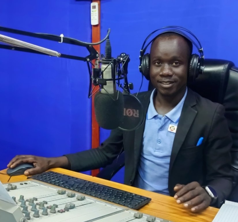 RadioPacisGulu's tweet photo. DAILY PRESS REVIEW |2-3pm
Be part of the rocking conversation with great minds @od_priestley and @oola_okell23757 this afternoon pulling out facts and truth from the daily monitor, new vision and highlights from the East African papers
#DailyPressReview
#PeaceOfChristForAll https://t.co/JXGk9QHRND