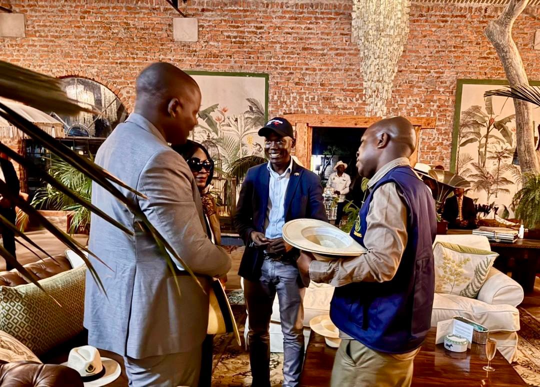 AusEmbZim's tweet image. Honoured to have joined our #DirectAidProgram🇦🇺 partner @ifawglobal in celebrating 🎉5yrs of partnership🤝 with @Zimparks 🇿🇼.This collaboration continues to strengthen💪🏾sustainable #conservation efforts for the people👥, animals🐘🦒&amp;amp; our planet🌍.
@dfat
#SDG15
#SDG13
#Zimbabwe