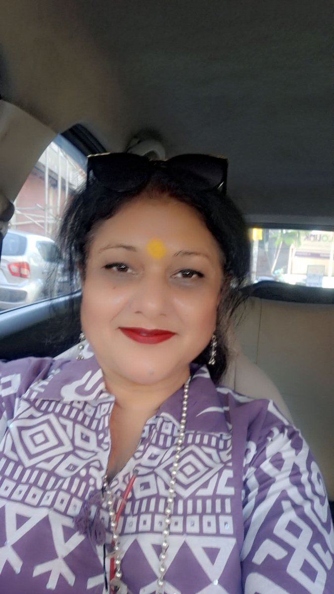 *दो ही चीजें ऐसी हैं,*
*जिन्हें देने में किसी का*
*कुछ नहीं जाता.....*

*एक  मुस्कुराहट*
*और....*  
*दूसरी  दुआ*

*हमेशा बांटते रहिए...!!*
*हमेशा बढ़ती रहेंगी....!!*