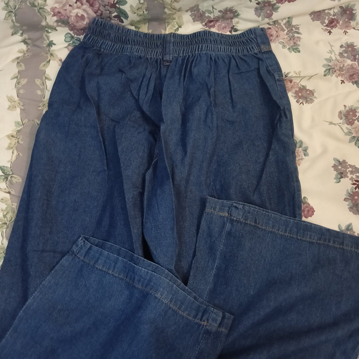 croffIees's tweet photo. jeans karet dibelakang 
💸20k
lp 70 melar dikit, pj 89 https://t.co/e2g6bOF9Pg