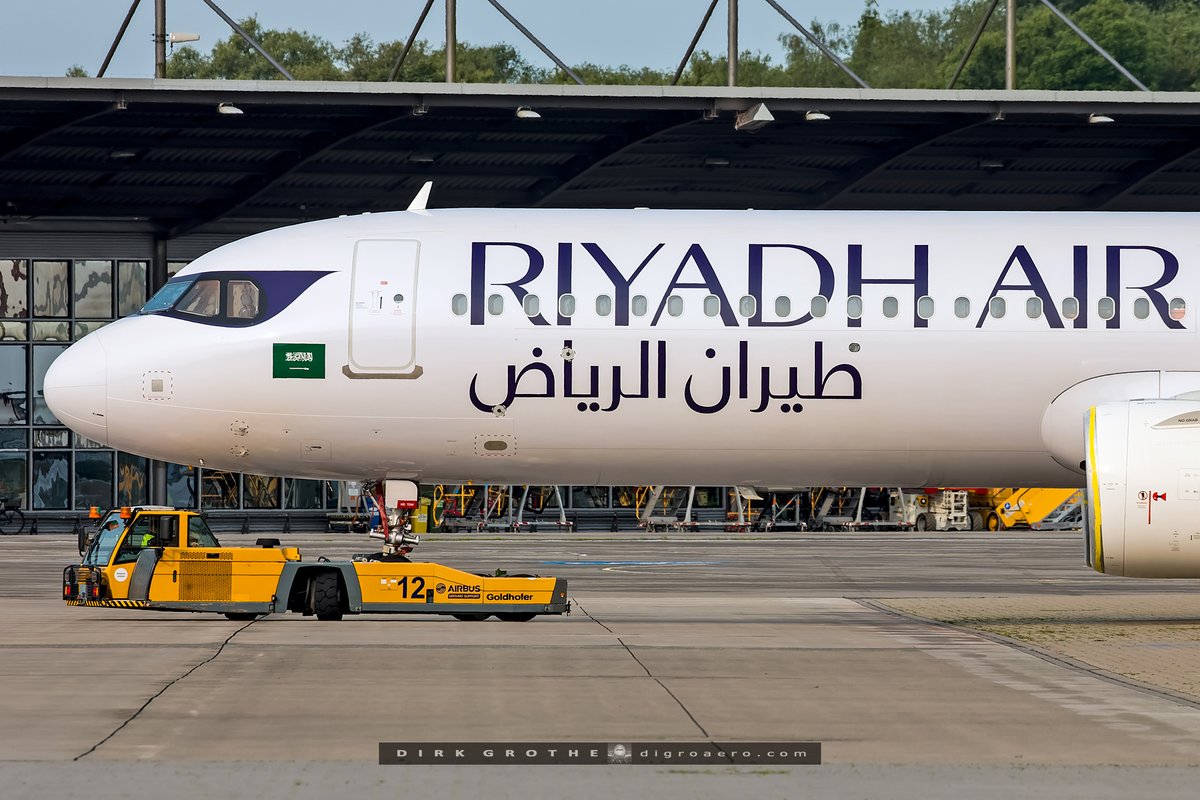 digro65's tweet image. One of the three #A321XLR prototypes (msn 11058 F-WWBZ) has been painted in @RiyadhAir stunning pearl livery ahead of the upcoming @salondubourget Paris Air Show. Riyadh Air has 60 Airbus A321neo single-aisle aircraft on order together with 72 Boeing 787-9 making it a total of…
