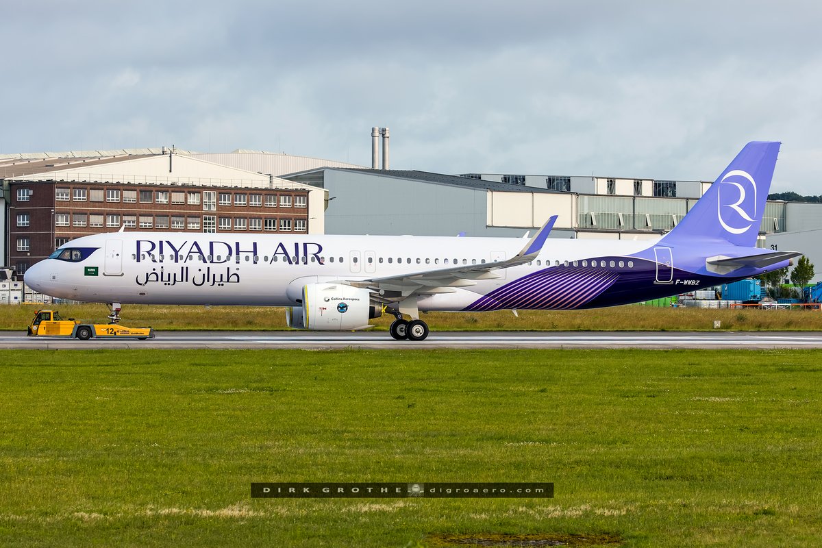 digro65's tweet image. One of the three #A321XLR prototypes (msn 11058 F-WWBZ) has been painted in @RiyadhAir stunning pearl livery ahead of the upcoming @salondubourget Paris Air Show. Riyadh Air has 60 Airbus A321neo single-aisle aircraft on order together with 72 Boeing 787-9 making it a total of…