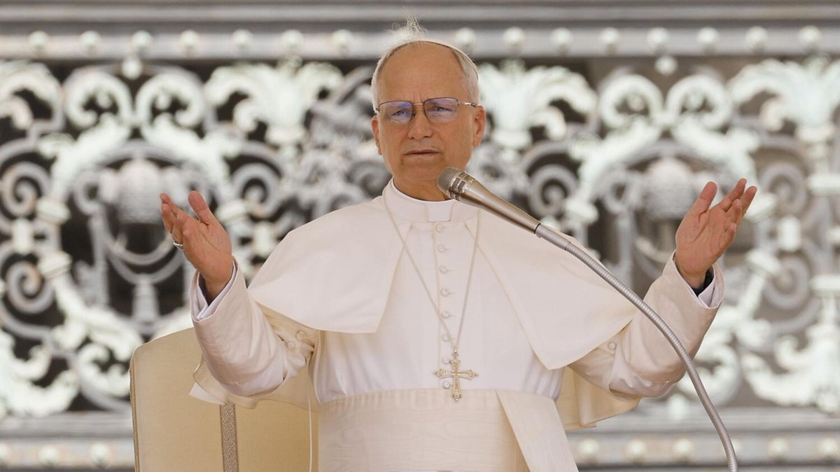 franceinfo's tweet photo. Le pape Léon XIV victime d’une vaste campagne de désinformation
➡️ https://t.co/NbtxQ5W59d https://t.co/pEtZrp9nDp