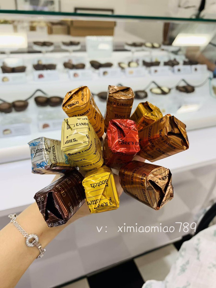 caximiao's tweet photo. 还不是为了这口甜的🍬
🙄️
🇺🇸真没什么好玩
不过和巴老爷子有一样的喜好还不错
#CA983 #直飞 #首都机场 #seescandies https://t.co/rhobpehvc2