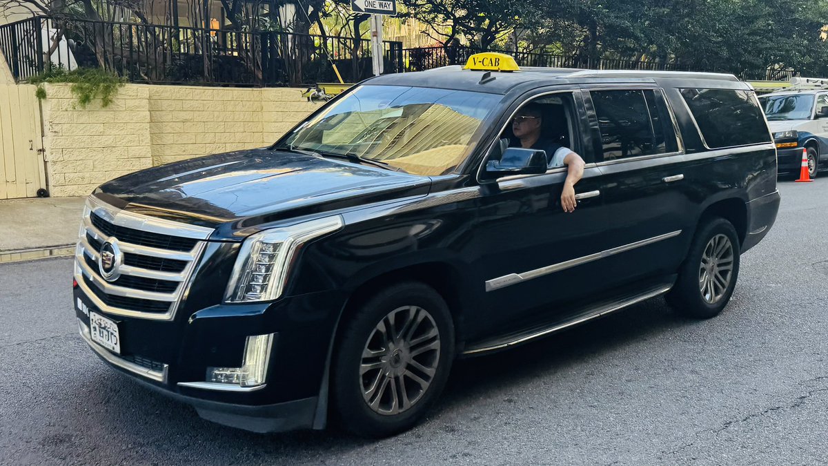 yuki_chi_88's tweet image. ハワイにいると街中デカい🚗ばかりで、GXが納車されても大丈夫な気がしてきた😁

#ESCALADE 
#Suburban
#TX
#PATHFINDER