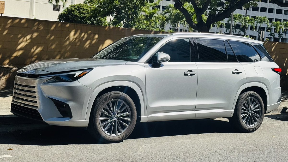 yuki_chi_88's tweet image. ハワイにいると街中デカい🚗ばかりで、GXが納車されても大丈夫な気がしてきた😁

#ESCALADE 
#Suburban
#TX
#PATHFINDER