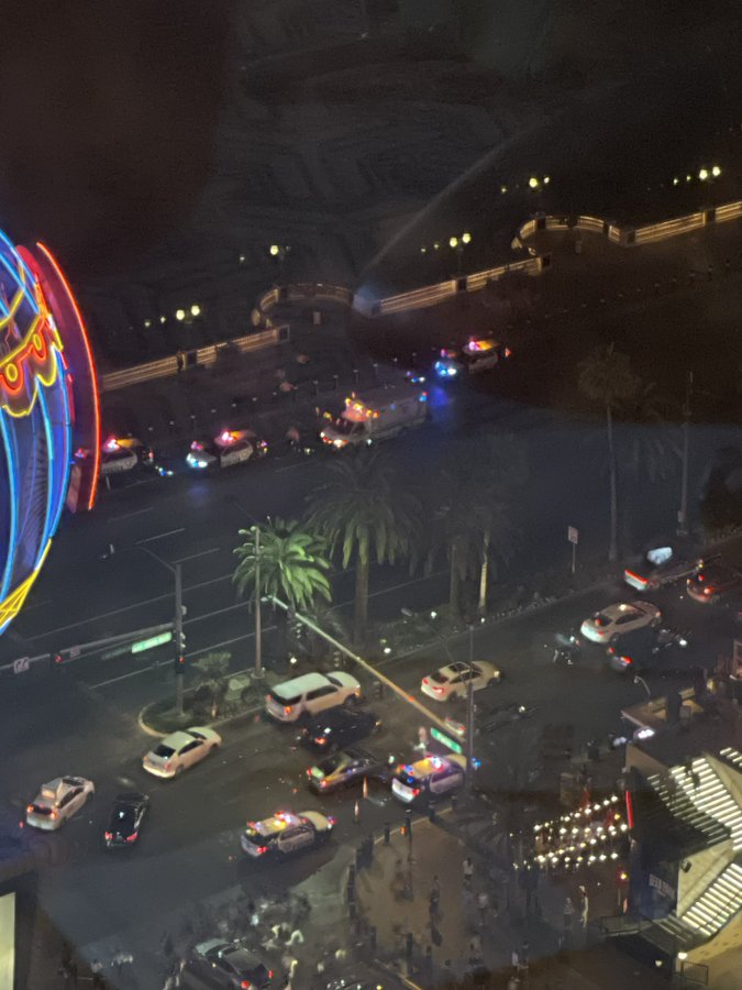 OsiOsint1's tweet photo. 🇺🇸 USA Update:
🔫 Vegas turns into a shoot¡ng range
🪧 LA protests = free rock show
🛍️ Loot¡ng now a daily hobby
🤸♂️ Presidents vs. stairs: stairs win again
Land of the free? More like land of the chaos.
#USA #LasVegas #TrumpFall #LosAngeles #Bellagio https://t.co/OS986PthMt