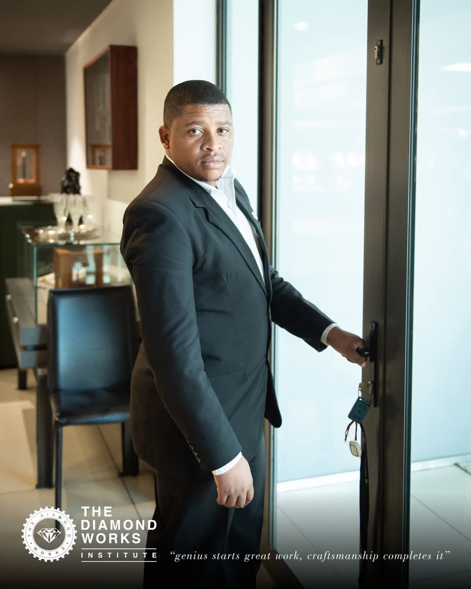 TheDiamondWorks's tweet photo. / 𝑮𝒆𝒎𝒔 𝒐𝒇 𝑻𝒉𝒆 𝑫𝒊𝒂𝒎𝒐𝒏𝒅 𝑾𝒐𝒓𝒌𝒔 /

Meet Fundile—our local security consultant whose warm smile and calm presence make every guest feel safe and welcome. A true gem on our team!

#thediamondworks #capetown #teamfeature #southafrica #bestteam https://t.co/inLZDf1MuF