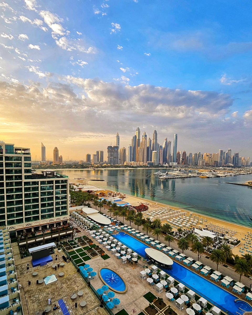 Drop a š if this is your dream holiday hotel view! šø IG/vincentong2402 #VisitDubai