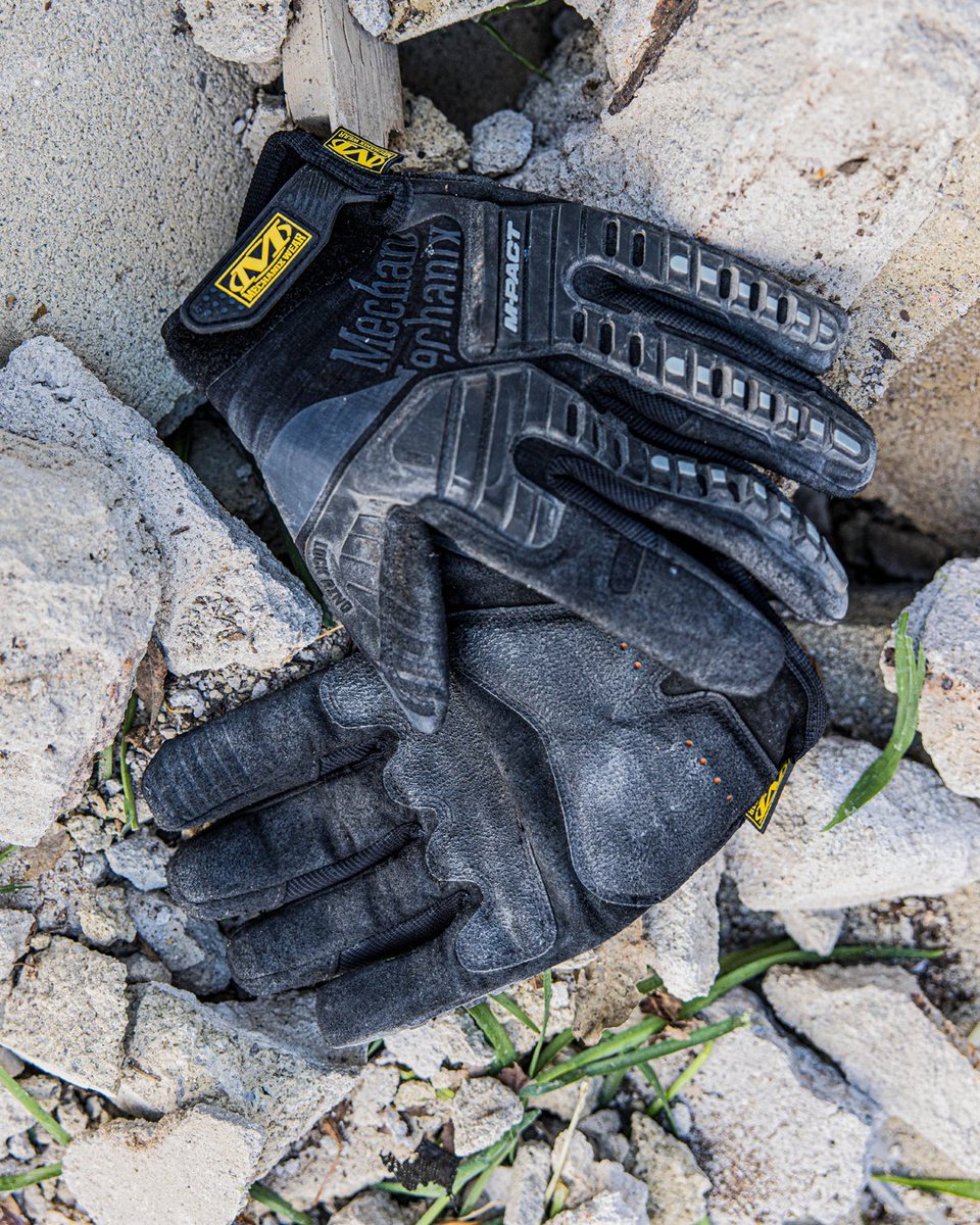 Mechanix_JP's tweet image. ハードユースにも対応するエムパクトが、コアリフレッシュモデルでさらなる次元へと進化。手を守るだけでなく、長時間の作業にも耐える快適性と操作性を高次元で融合されています。
注目ポイント① 『親指サドル部にLock Ring™プリントで補強』…