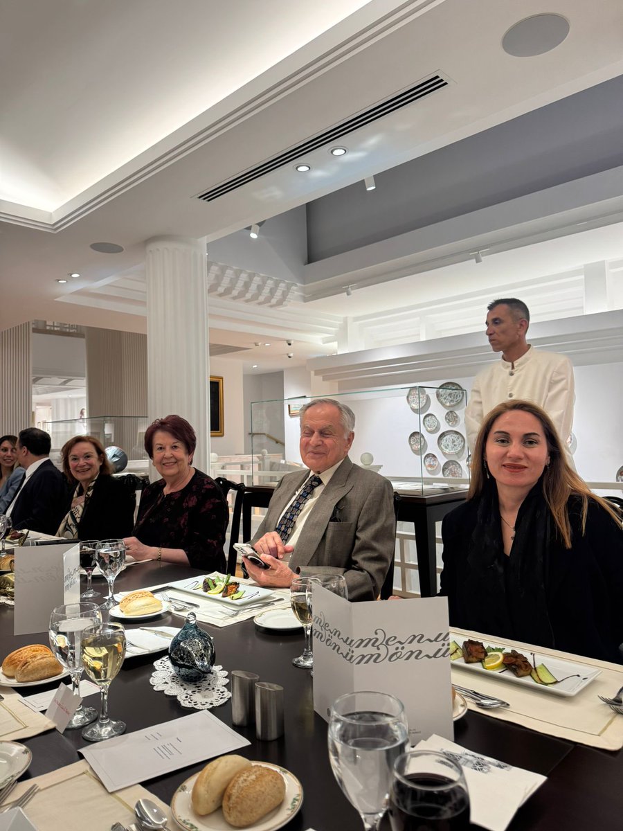 pcanar's tweet photo. @Bilmed Yönetim Kurulu, @bilkentuniv Mütevelli Heyeti Başkanı Sayın Prof. Dr. Gülsev Kale’nin İhsan ve Ayser Doğramacı Bilim,Kültür ve Sanat Merkezi’nde verdiği akşam yemeğine katılma şerefine nail olduk. Akşamın sürprizi Piyanist, Devlet Sanatçımız @gulsinonay ‘ın resitaliydi. https://t.co/rdMIpULuEv