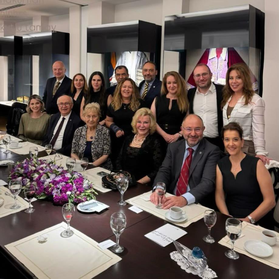 pcanar's tweet photo. @Bilmed Yönetim Kurulu, @bilkentuniv Mütevelli Heyeti Başkanı Sayın Prof. Dr. Gülsev Kale’nin İhsan ve Ayser Doğramacı Bilim,Kültür ve Sanat Merkezi’nde verdiği akşam yemeğine katılma şerefine nail olduk. Akşamın sürprizi Piyanist, Devlet Sanatçımız @gulsinonay ‘ın resitaliydi. https://t.co/rdMIpULuEv